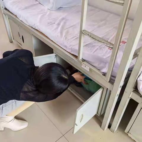 扫黄打非排查活动寝室班级，黑夜的学校