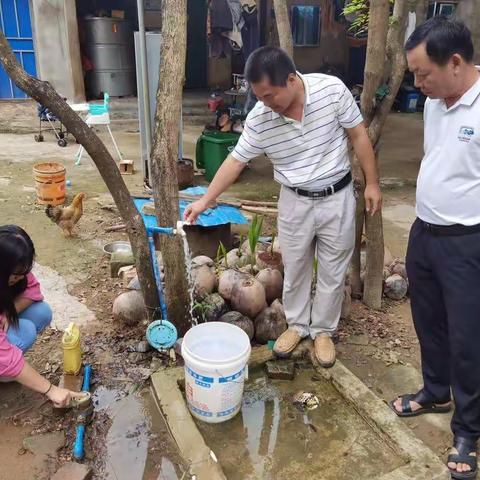 东方市水务局郑献华副局长带队开展农村饮水安全检查