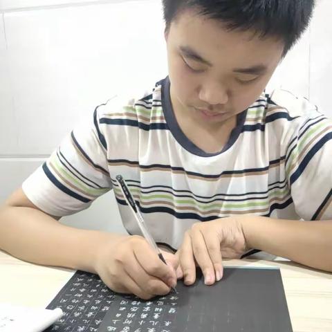 吴小龙书画苑春季硬笔班课堂掠影: