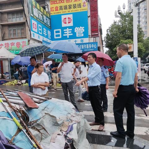 常委副县长尚磊值周巡查整治新正街市容环境