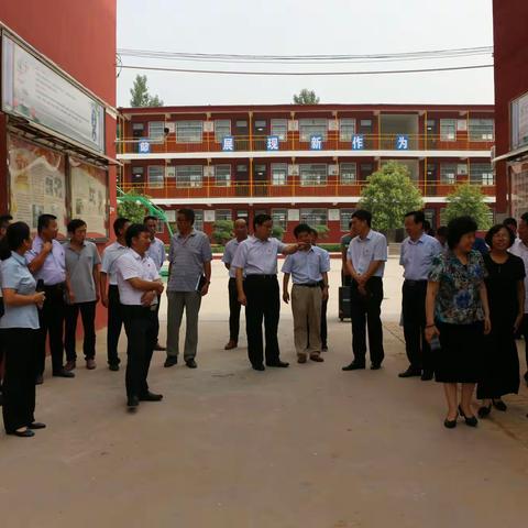 倾听教育心声，助推乡村教育振兴  ——濮阳市人大主任徐兰峰赴元村镇中学进行调研