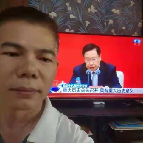 海师附中初中部学习十九届六中全会新闻发布会