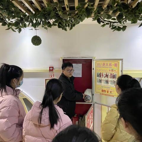 大手拉小手，共筑“防火墙”——巩义市东区实验幼儿园消防安全系列活动