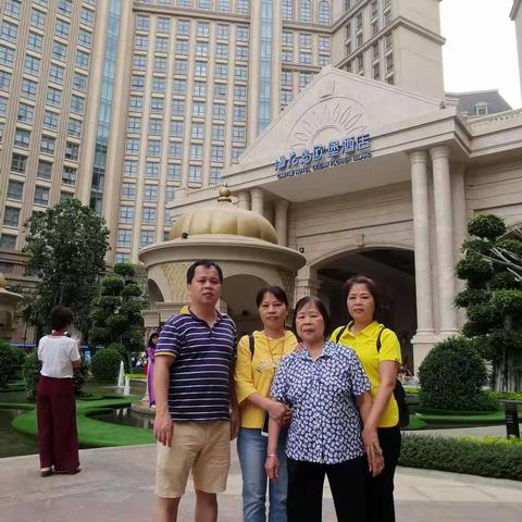 2021年4月7日，我们住亲子房（沙漠：7--27房）妈妈露出幸福的笑容，就这么简单