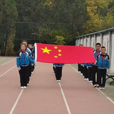 “缅怀革命先烈，担时代精神”——天水市建设路第二小学南校区第十一周主题班队会活动