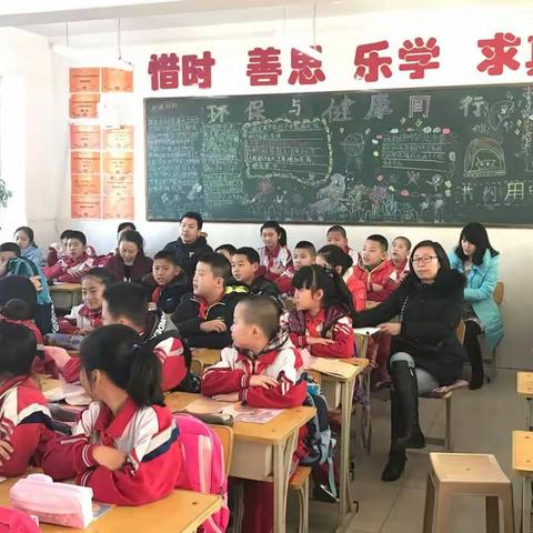 英语教研员刘霞老师来到北垣小学公主府校区听评课