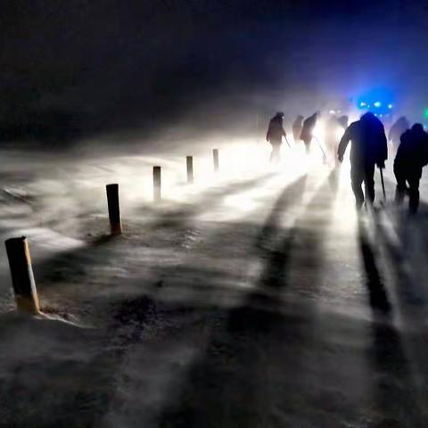 当金山上昼夜8小时清雪保通   公路人守护高原“生命线”