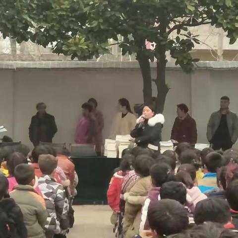 牛王小学期中表彰暨家长会隆重召开！