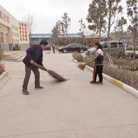 弘扬尊老敬老传统  倡导三月文明新风——满义实验小学走进敬老院活动纪实