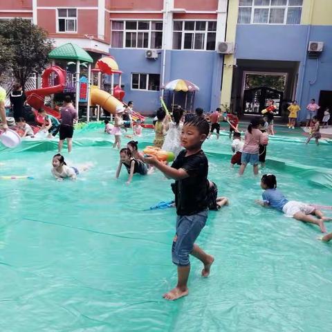 凉爽夏日     水枪大作战