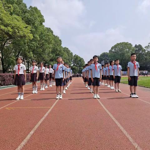 守护“睛”彩视界，点亮“光”明未来 ——龙川小学四(3)班“爱眼日”主题教育升旗仪式