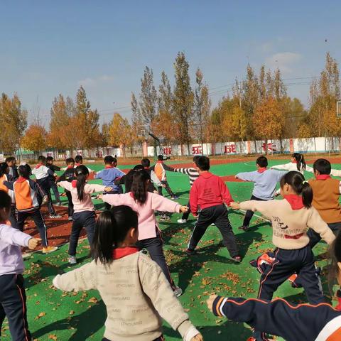 弹腿进课堂，少年铸武魂一一梁才中心学校三（5）班武术教学纪实