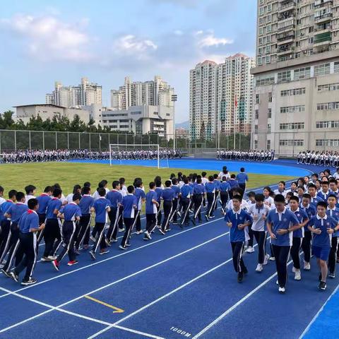 国庆七天假，返校忙七天（冯云 邓冠军）