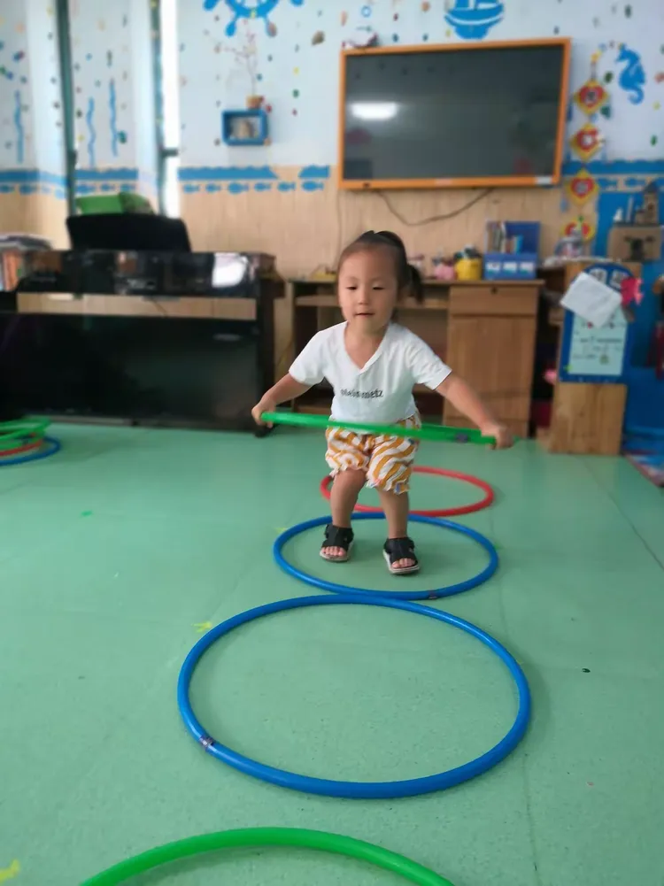 【通盛幼儿园】小三班《爱的魔力转圈圈》
