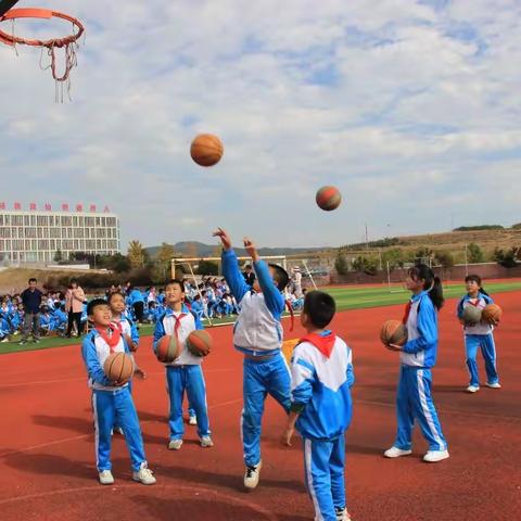 我校小学部成功举行秋季趣味运动会