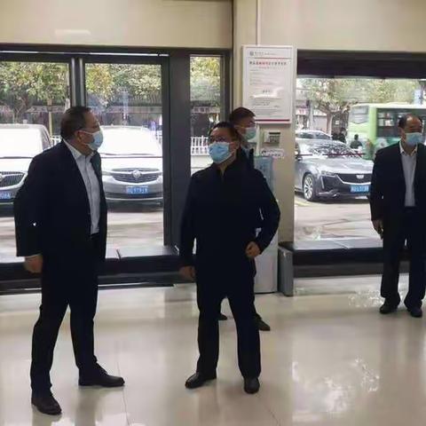 临潼区督导检查银行网点创文及疫情防控工作