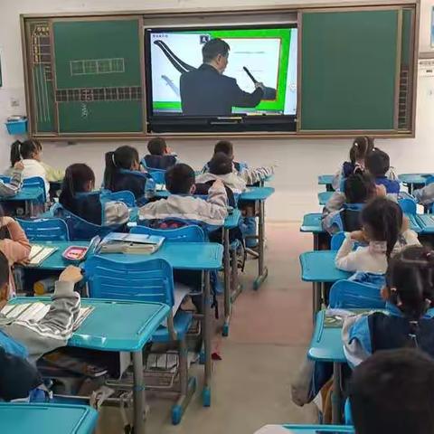 字如人然---练一手好字，传一代文明——一年级四班拟人书法培训纪实