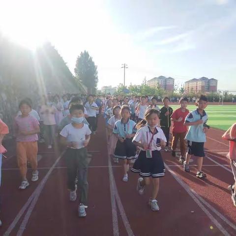 鹤山小学寄宿生管理：养成好习惯，学会生活……