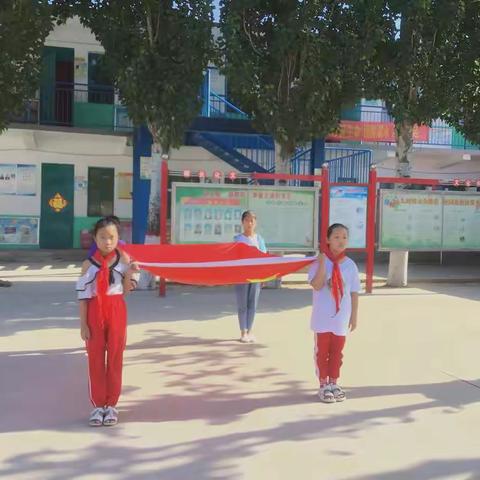 东杨庄总校杨庄小学周一升旗仪式