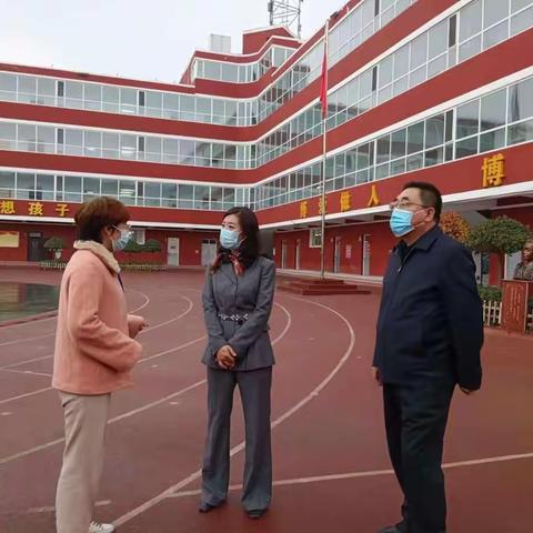 领导亲临来指导    共谱教育新篇章