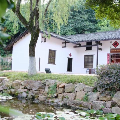 博才阳光实验小学2103班开展“探寻肖劲光故居，传承红色基因”爱国主义教育活动