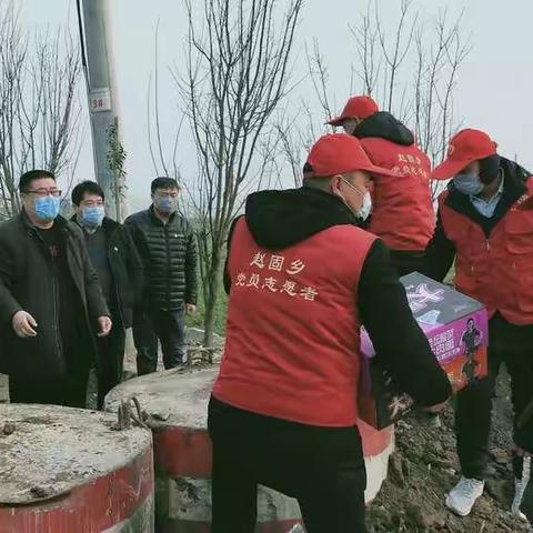 慰问板桥村疫情防控检测点