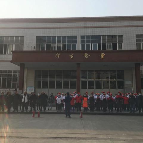 师生有情火无情 校园防火钟长鸣          —隆昌二中消防应急演练