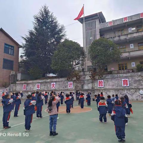 追“锋”十里，“植”此有你——石马小学学雷锋队日活动暨植树节