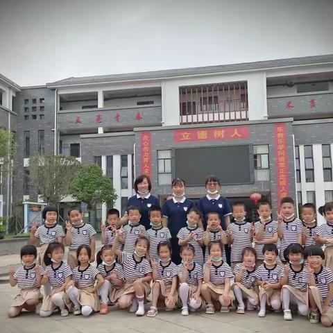 《走进小学 感悟成长》琪琪幼儿园毕业班参观小学活动