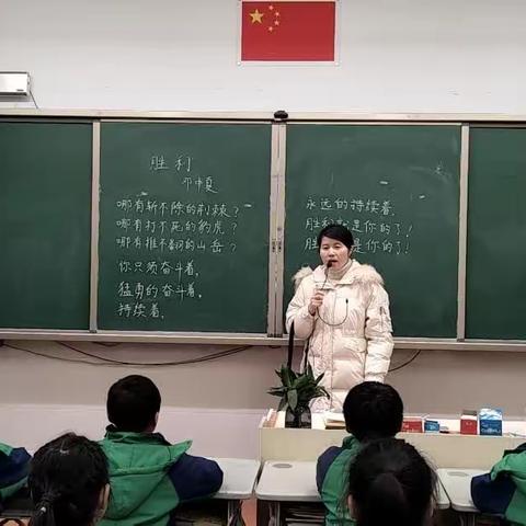 诵读红色诗词 汲取奋进力量