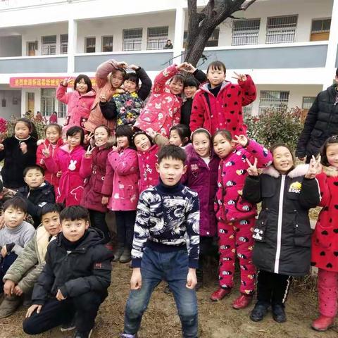 49位同学的新年寄语。                                    短暂的相处，快乐的陪伴！