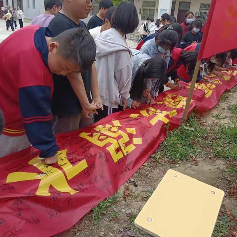 北京时间4月28怀远县魏庄镇蒋湖小学召开珍惜生命，防溺水专题师生及家长会