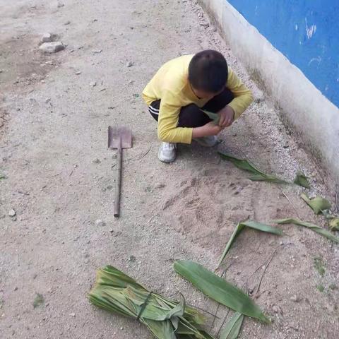 “粽”情端午节，弘扬爱国情--石南镇中心小学庆“端午节”活动