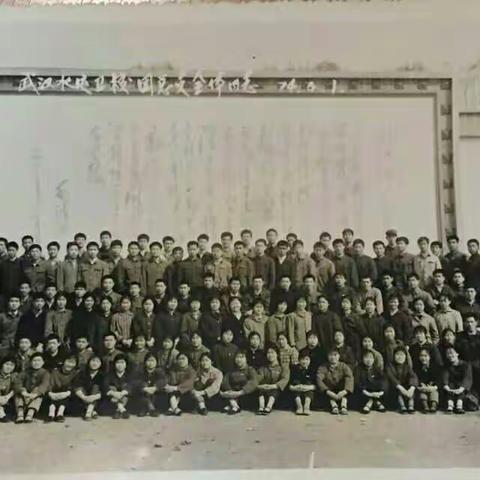 武汉水运卫校73级毕业40周年同学聚会于武汉母校，部分同学旅游长阳，宜昌，神农架