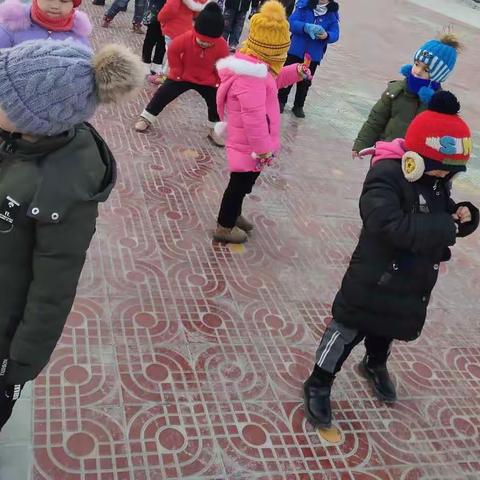 12月18日一日活动剪影（哈密市第八幼儿园中三班一日活动剪影）