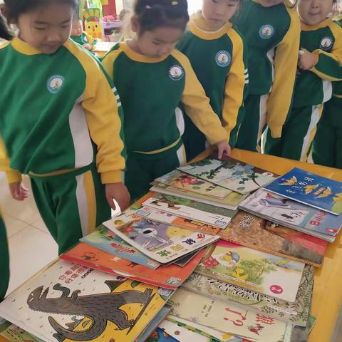 进修学校附属小学幼儿园读书漂流活动大三班