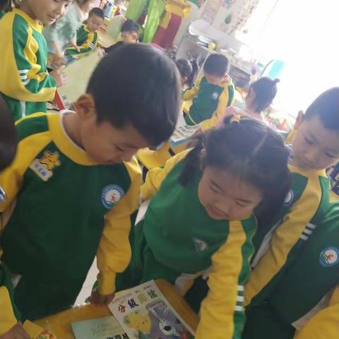 龙潭区进修学校附属小学幼儿园图书漂流活动——大三班