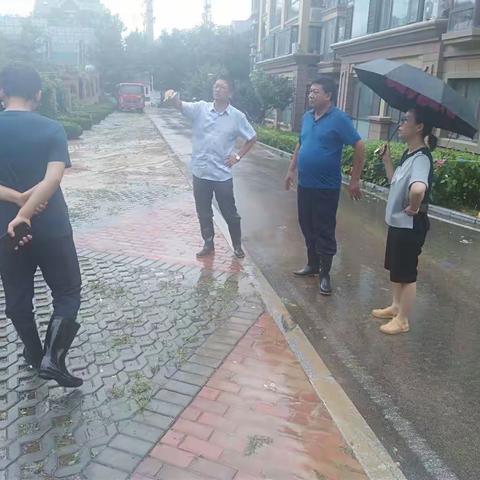 暴风雨中的物业人