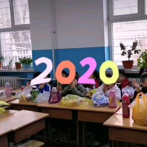 这是我2019级的学生，这是你们进入小学的第一个新年，时光走的很快，转眼你们就会长大，我想给你们记录下来