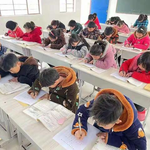 房坟小学2022年学生迎元旦书法比赛