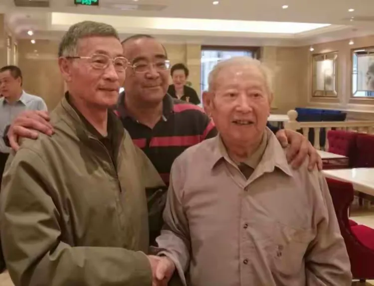 ^0^ 复分硕果仅存的创始人，95岁高龄的李庆云老书记满面红光，健步入场。掌声、鲜花、热泪、感恩……