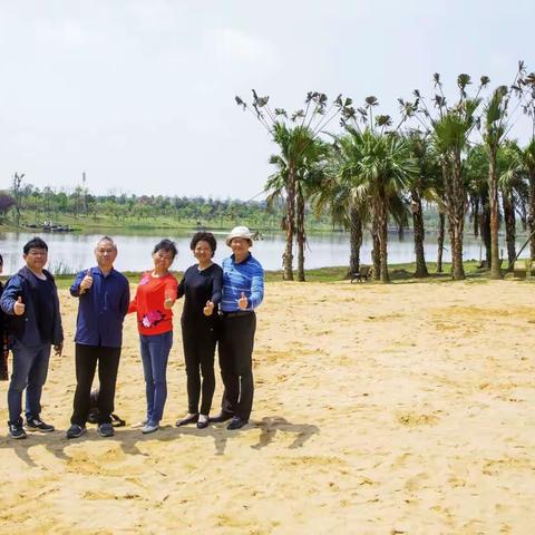 清明踏青……清明是中国传统节日。清明除了祭祖扫幕，缅怀先人以外，同时又是亲人团圆聚会踏青好时光。2019.4.5