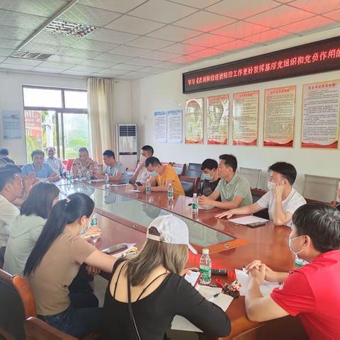 海坡社区组织党员学习《在新阶段疫情防控工作中更好发挥基层党组织和党员作用的八条措施》