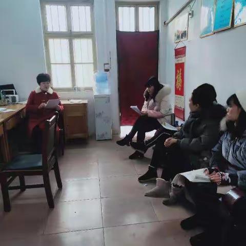 安滩小学宣传学习“李芳”好老师