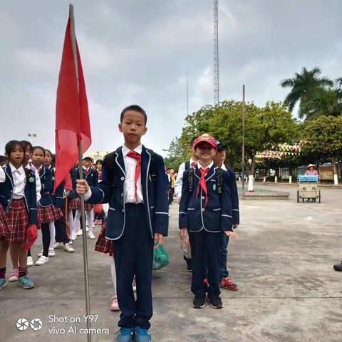 孩子们乘着晨光，到大自然中捕捉冬的气息！