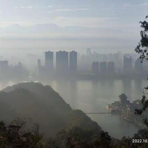 晨登凤凰山