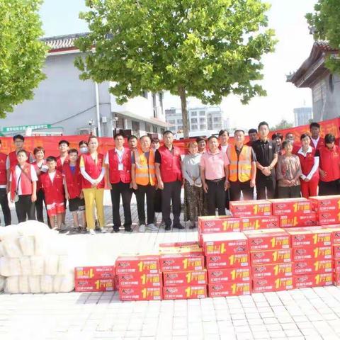 郓城金太阳志愿者慰问环卫工