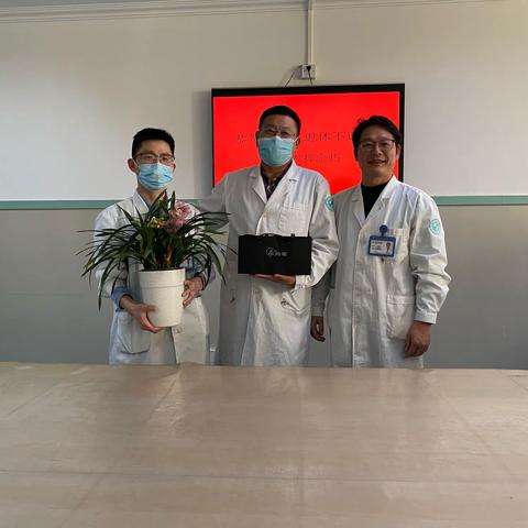 兰花赠君子，鲜花赠佳人