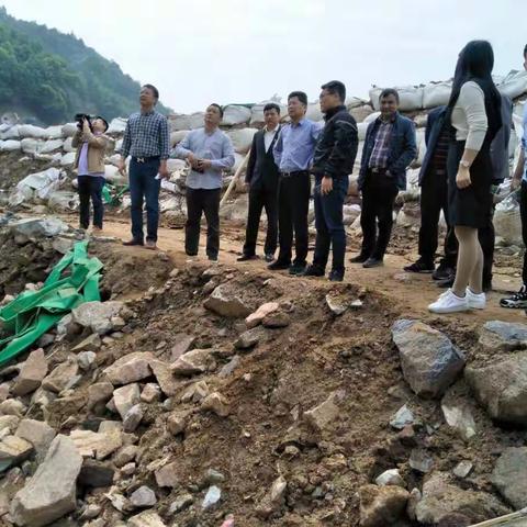 谢柏清深入港口调研方团饮水工程项目建设情况