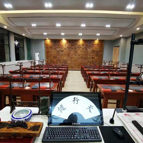 做智慧书法教室     建翰墨飘香校园                                   ——上饶市第一小学智慧书法教室培训